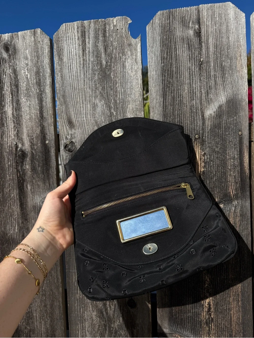 N/A sleek black